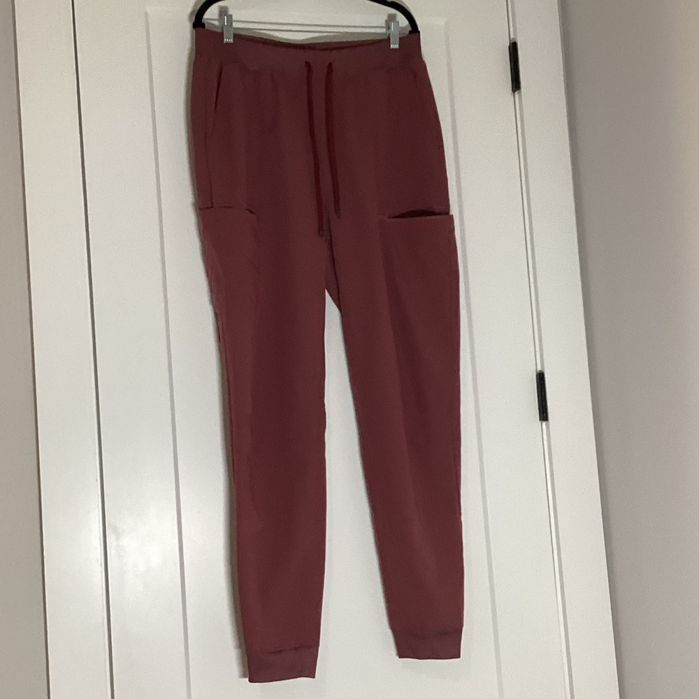 Fabletics Rose/light Burgundy Ankle Jogger Style Scrub Pants